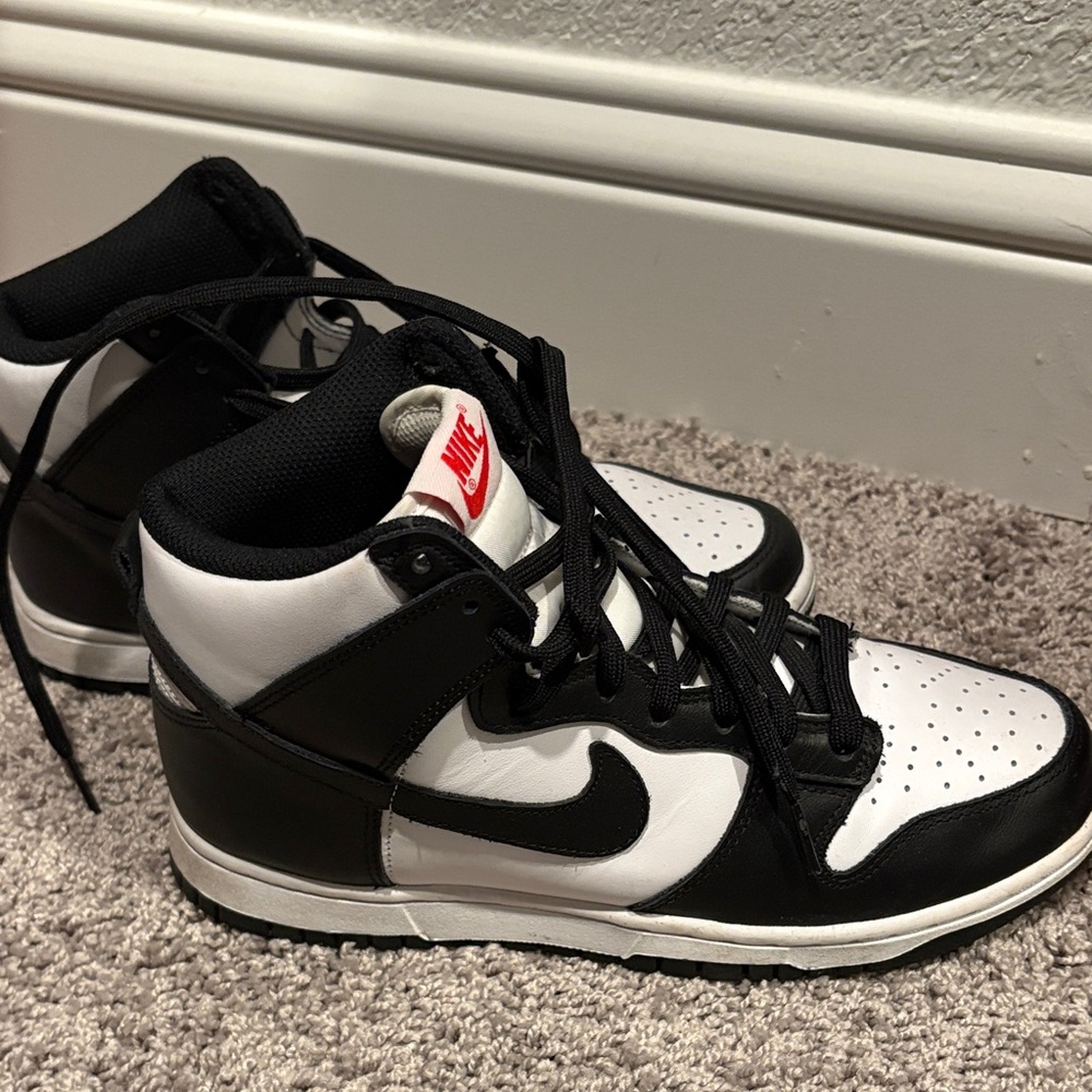 Nike women’s dunks high top Black and White Sneakers